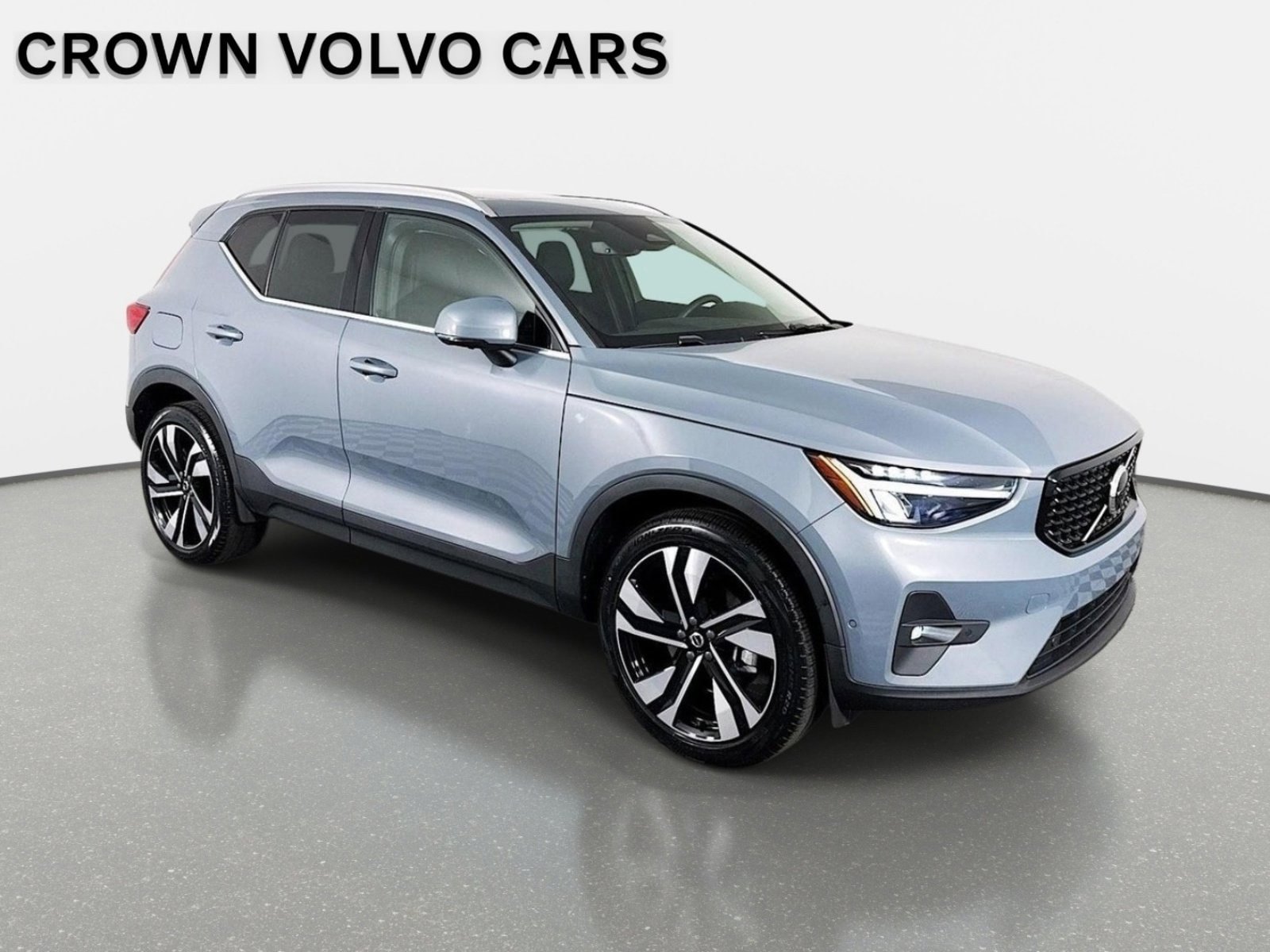 Used 2023 Volvo XC40 B5 Plus w/ Driver Assist Package AWD/4WD image 4