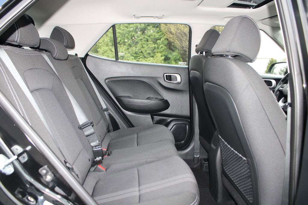 Used 2023 Hyundai Venue SEL image 13