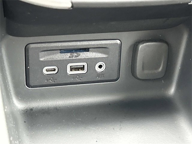 Used 2023 GMC Terrain SLT image 36