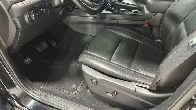 Used 2024 Dodge Durango GT AWD/4WD image 7
