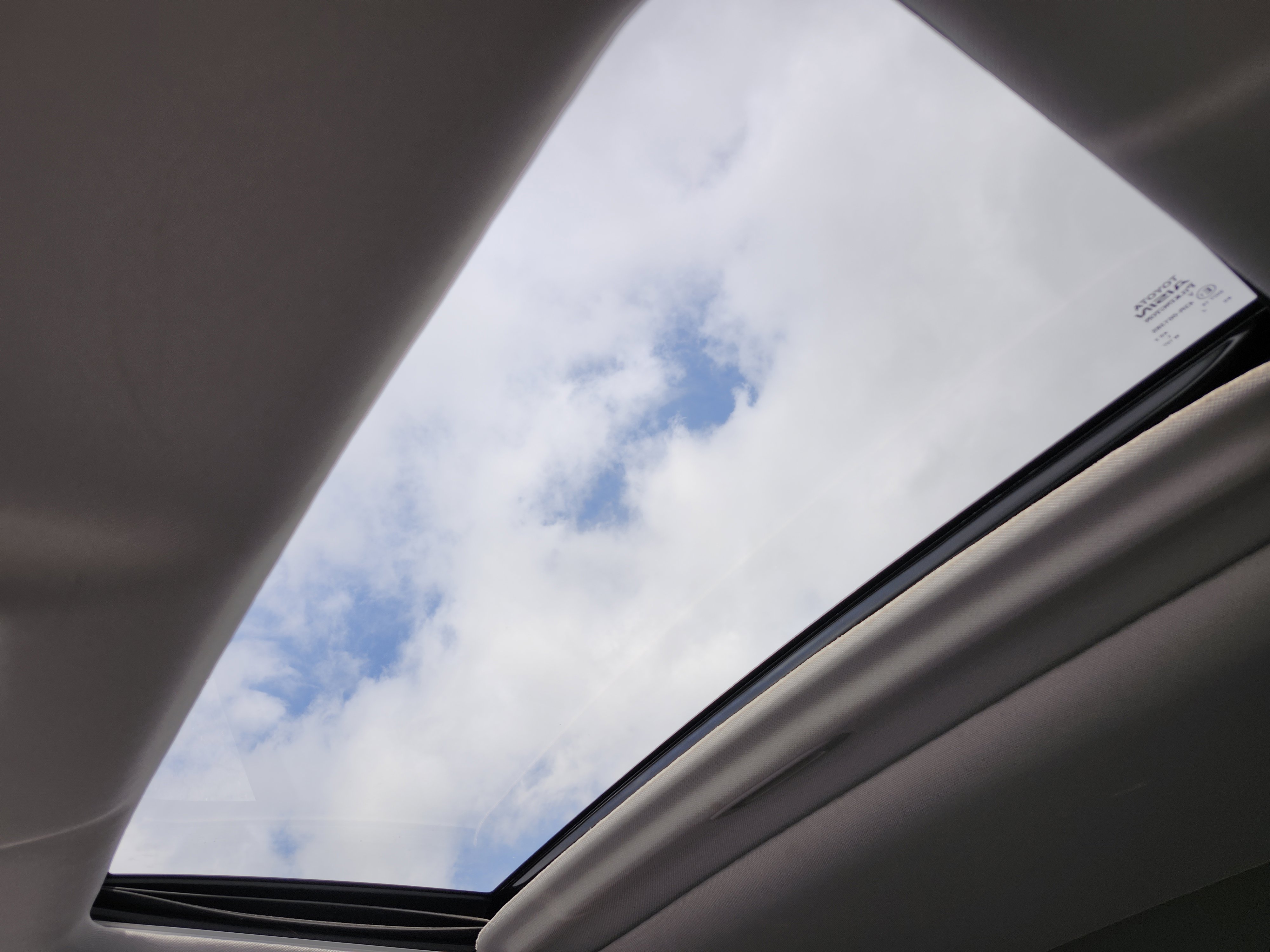 Used 2017 Toyota Highlander XLE image 2