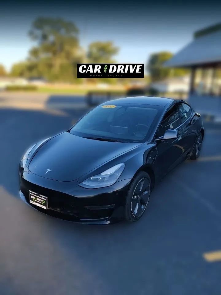 Used 2022 Tesla Model 3 Standard Range image 4