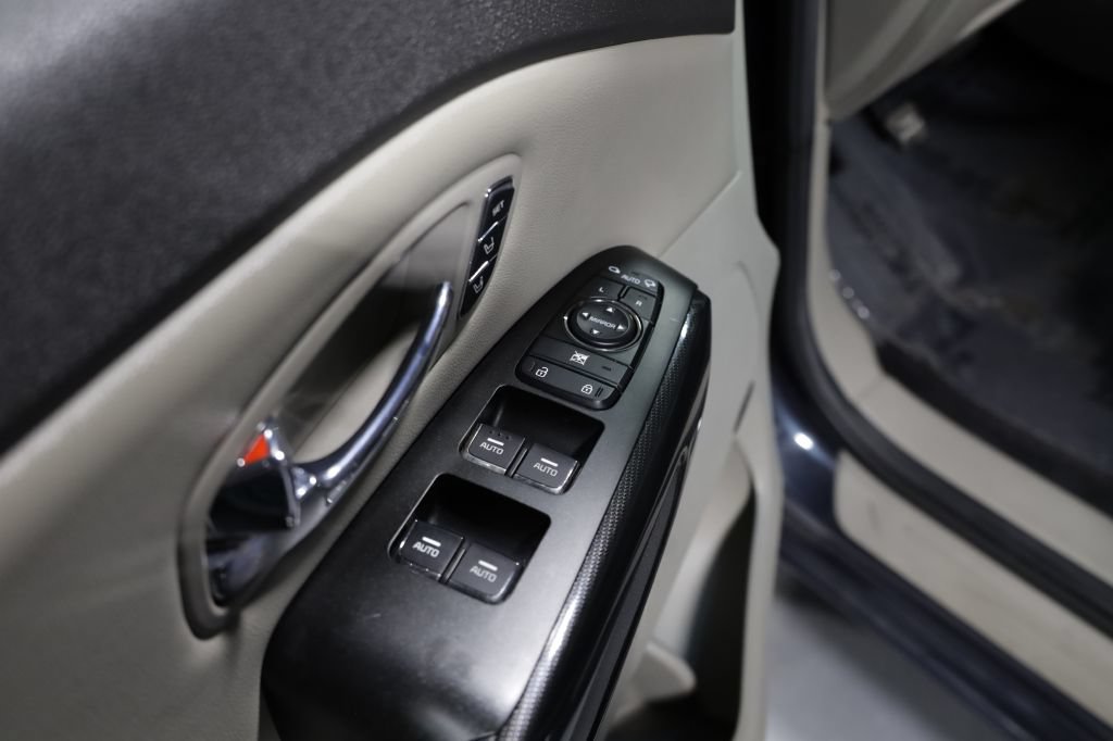 Used 2016 Kia Sedona SX FWD image 11
