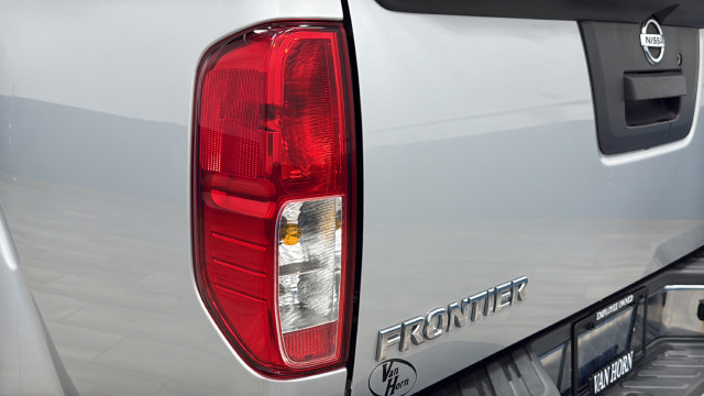 Used 2015 Nissan Frontier S RWD image 32