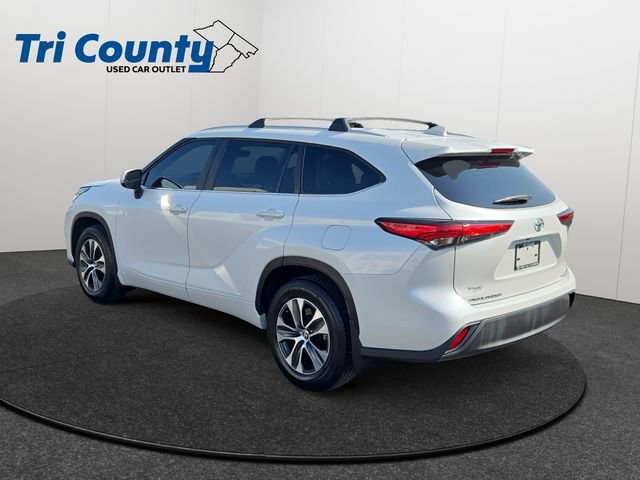 Used 2023 Toyota Highlander XLE FWD image 6