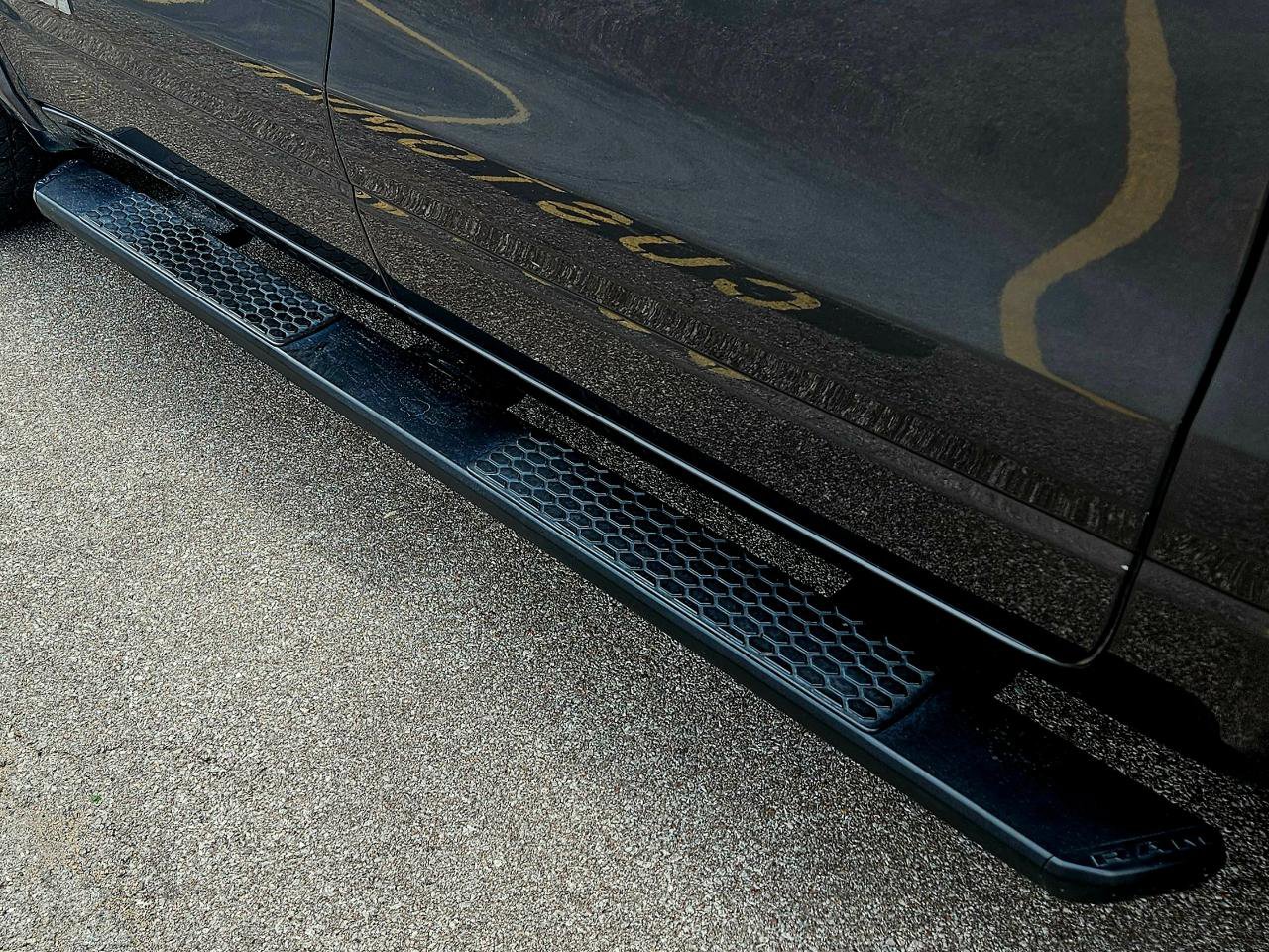 Used 2019 RAM 1500 Laramie AWD/4WD image 8
