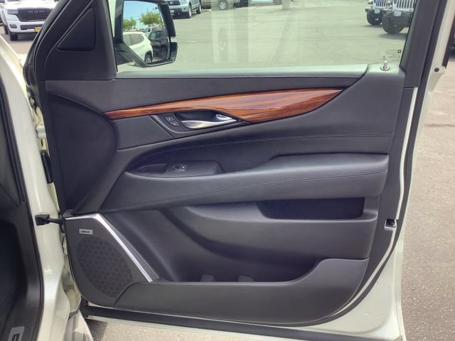Used 2015 Cadillac Escalade ESV Luxury RWD image 41