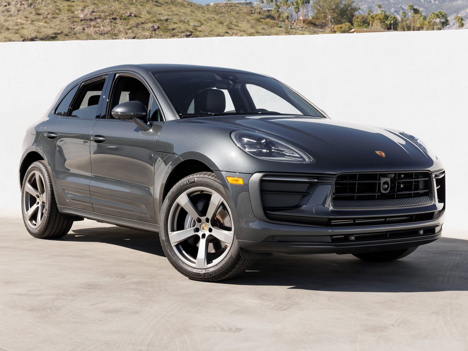 Used 2025 Porsche Macan AWD/4WD image 9
