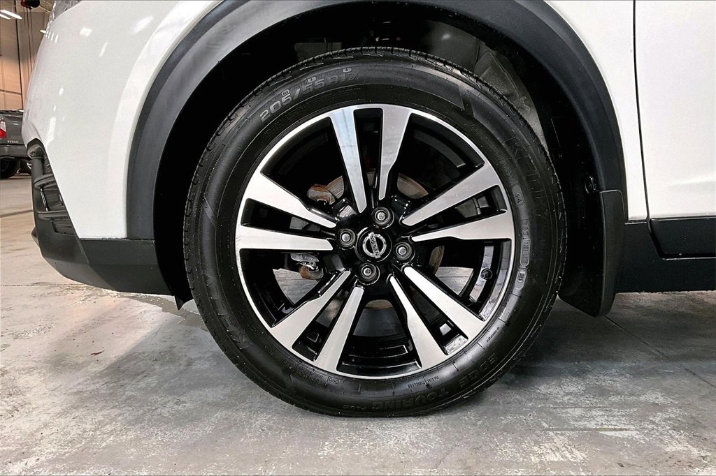 Certified 2019 Nissan Kicks SV image 8
