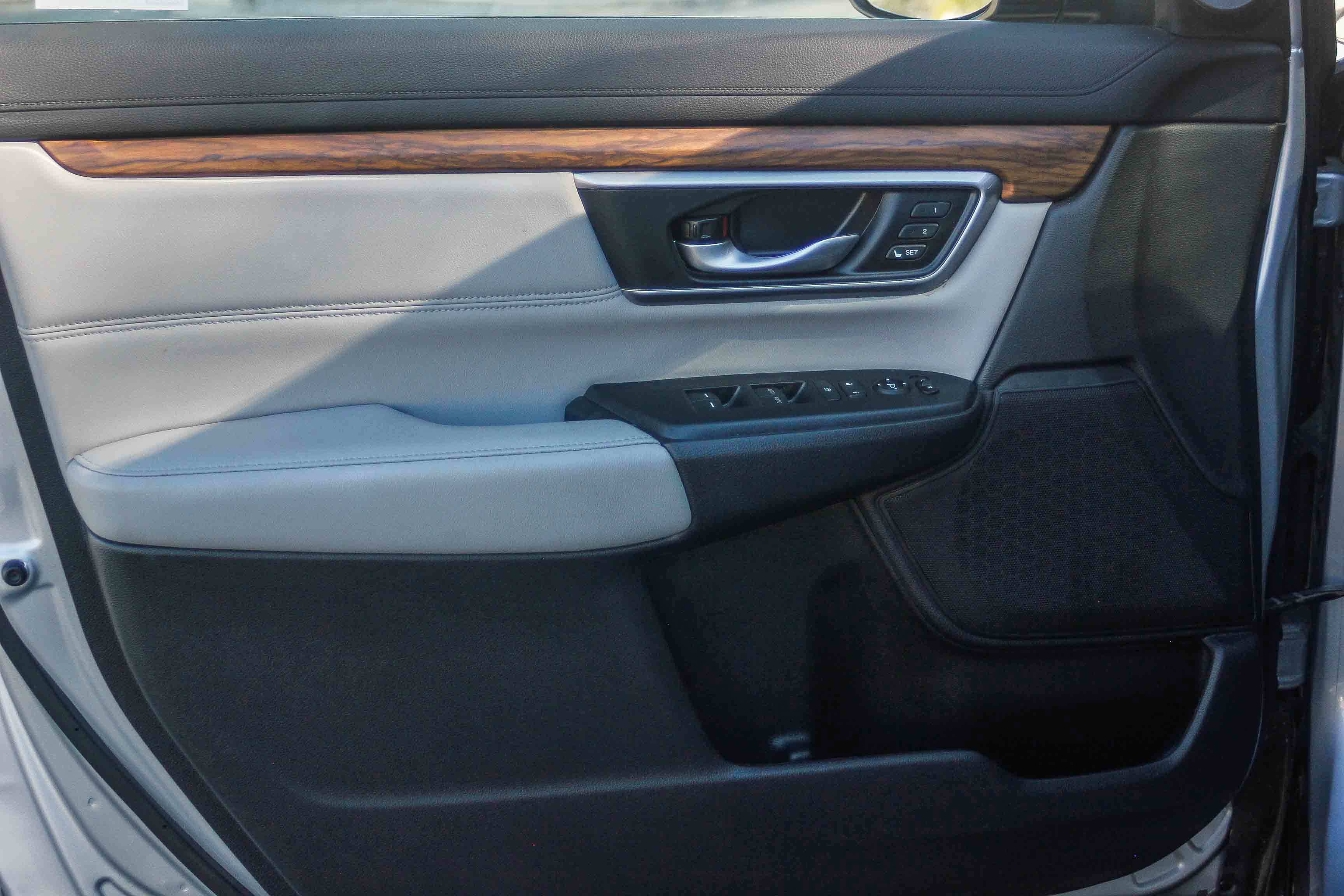 Used 2018 Honda CR-V Touring image 23