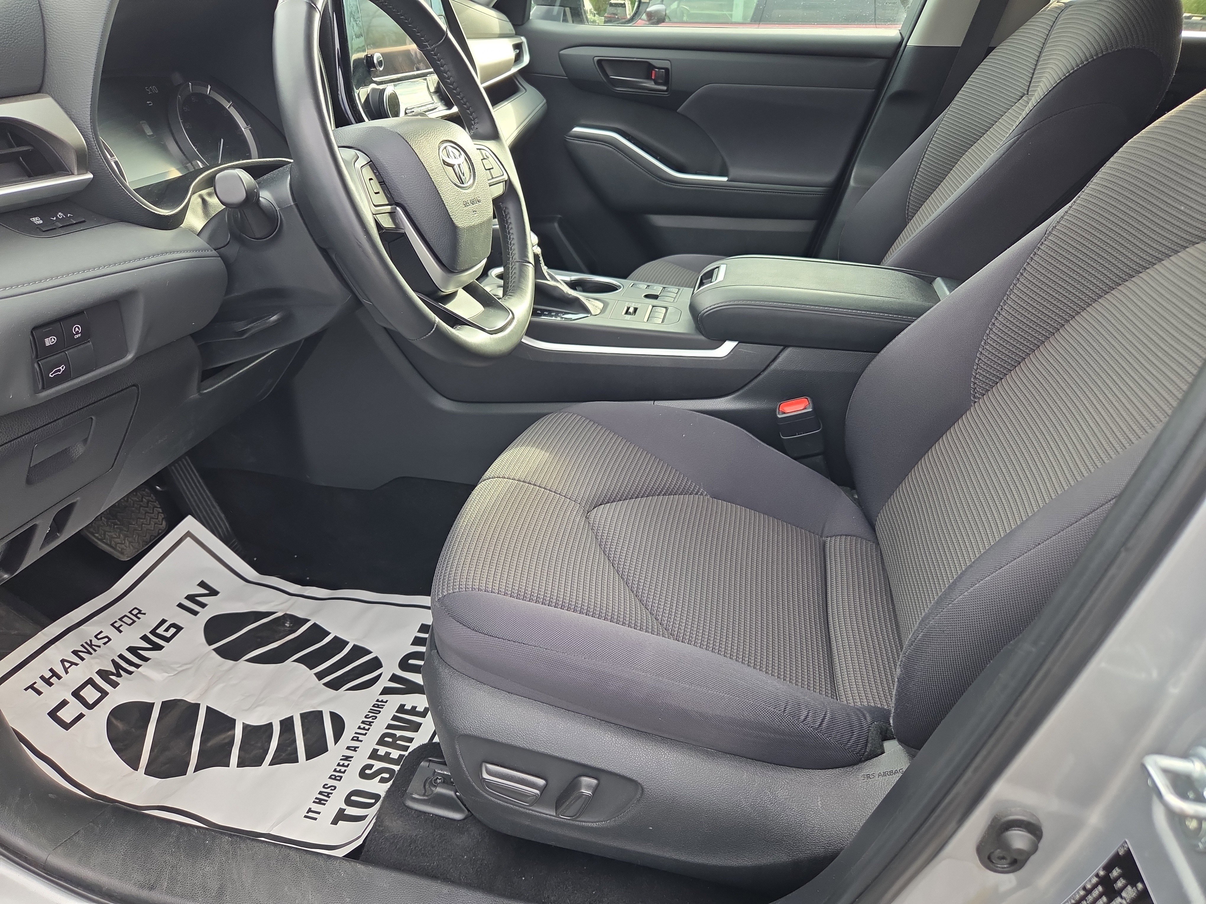 Used 2024 Toyota Highlander LE AWD/4WD image 12