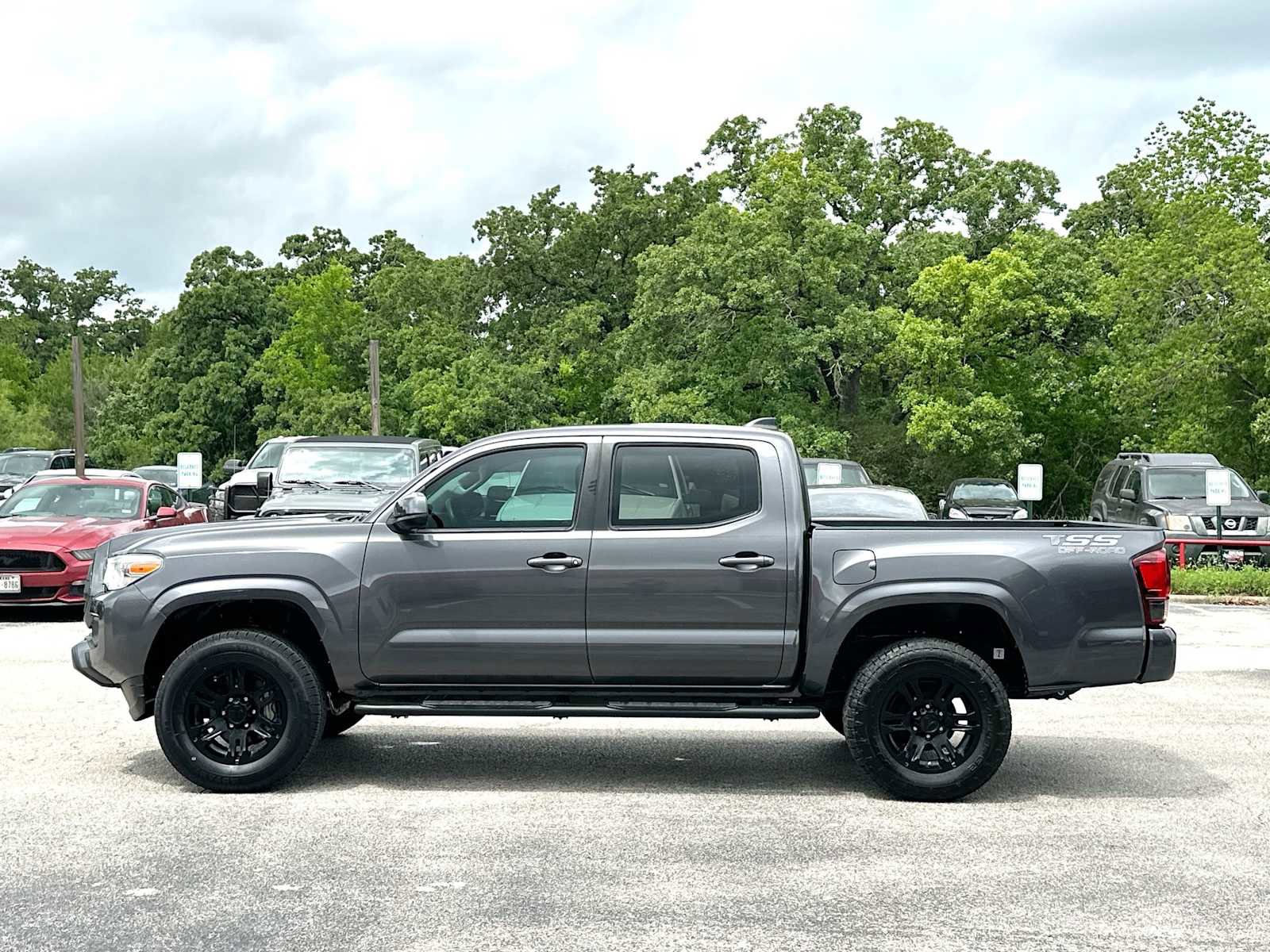 Used 2021 Toyota Tacoma SR w/ SR Convenience Package image 12
