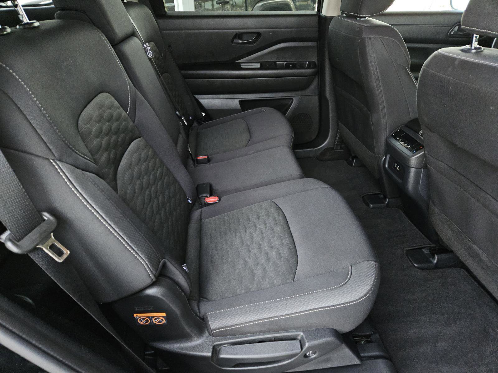 Used 2024 Nissan Pathfinder SV image 34