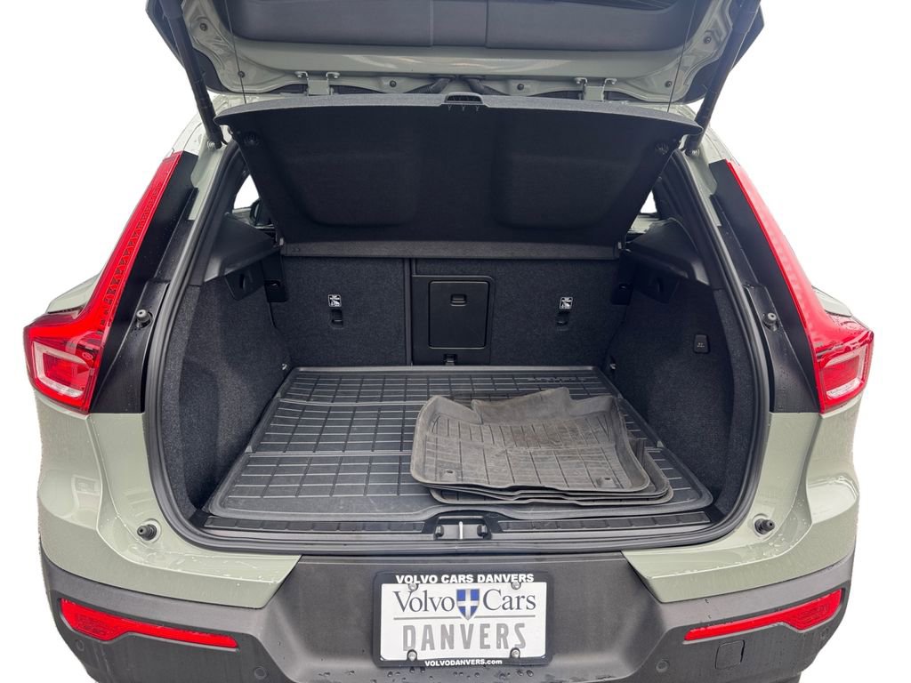 Used 2023 Volvo XC40 B5 Plus w/ Protection Package Premier image 6