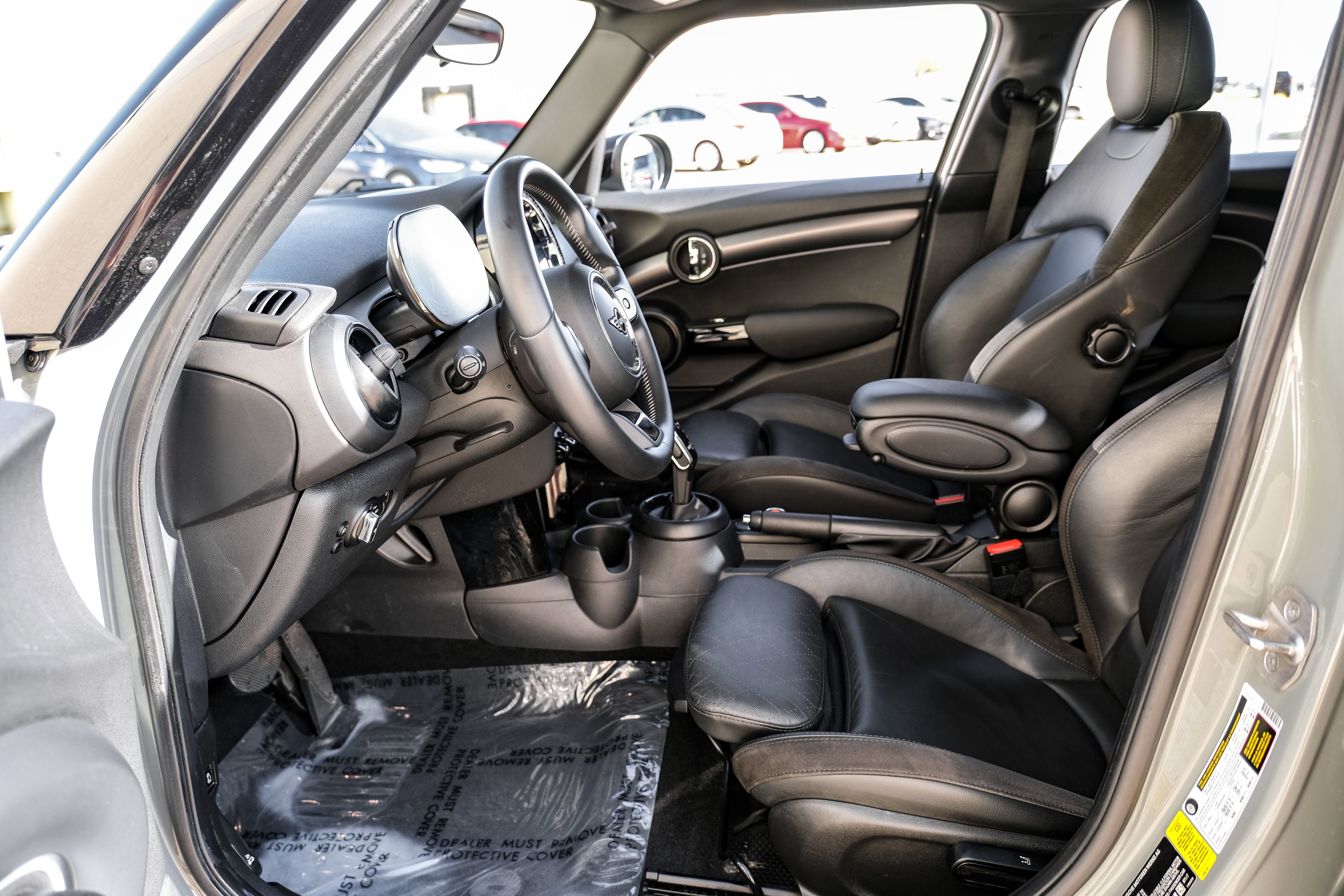 Used 2022 MINI Cooper 4-Door Hardtop w/ Signature Upholstery Package image 3