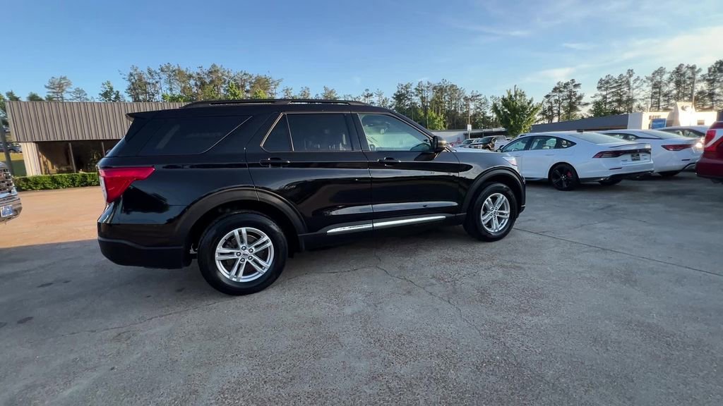 Used 2023 Ford Explorer XLT AWD/4WD image 7