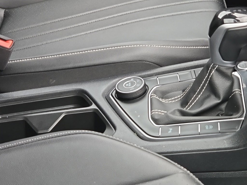 Used 2024 Volkswagen Tiguan SE R-Line image 26