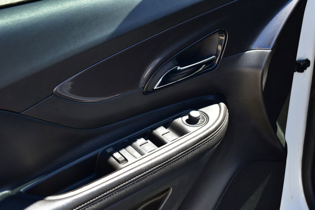 Used 2019 Buick Encore Essence FWD image 14