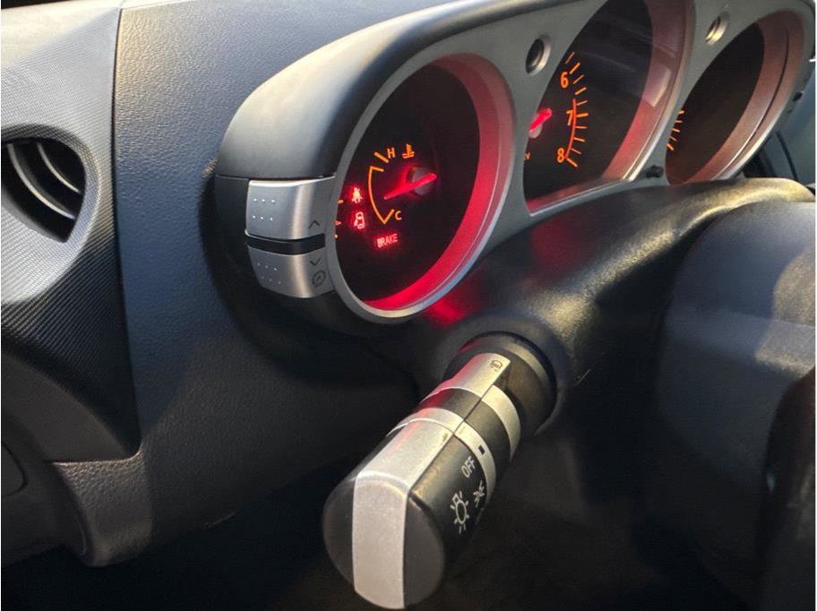 Used 2004 Nissan 350Z Enthusiast w/ Side Airbags Pkg image 16