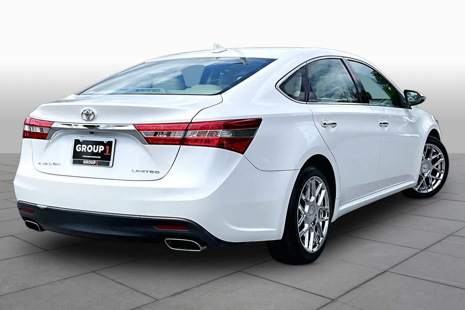 Used 2013 Toyota Avalon Limited w/ Technology Pkg FWD image 13