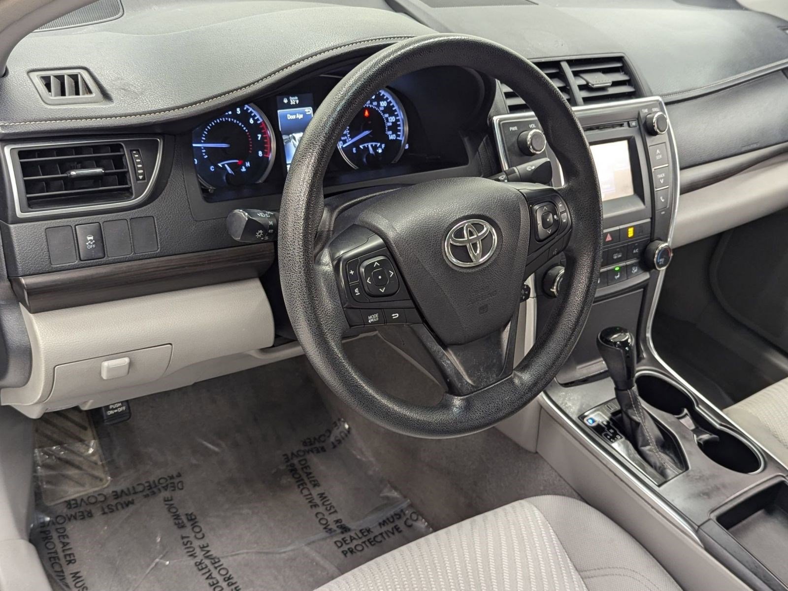 Used 2017 Toyota Camry LE image 3
