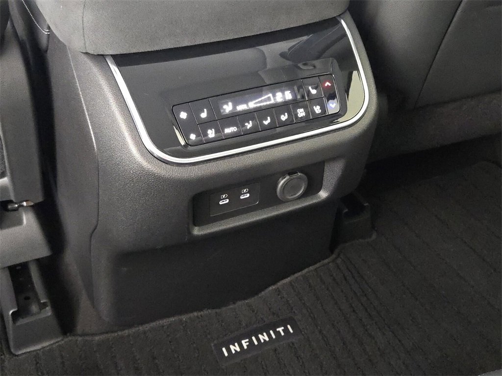 Used 2025 INFINITI QX80 Sensory image 10