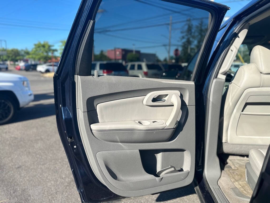 Used 2011 Chevrolet Traverse LT w/ LPO, 'HIT The Road' Package AWD/4WD image 17