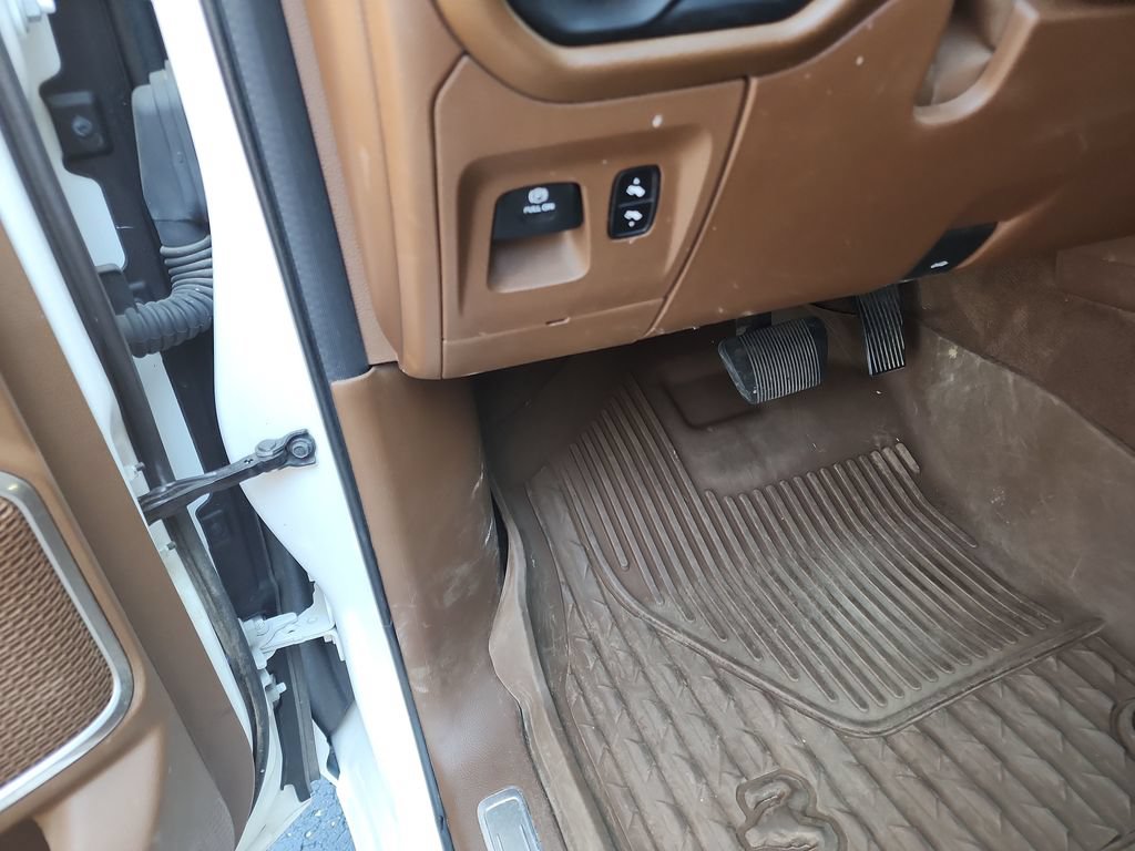 Used 2020 RAM 1500 Laramie AWD/4WD image 35