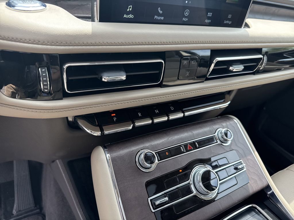 Used 2023 Lincoln Aviator Reserve image 29