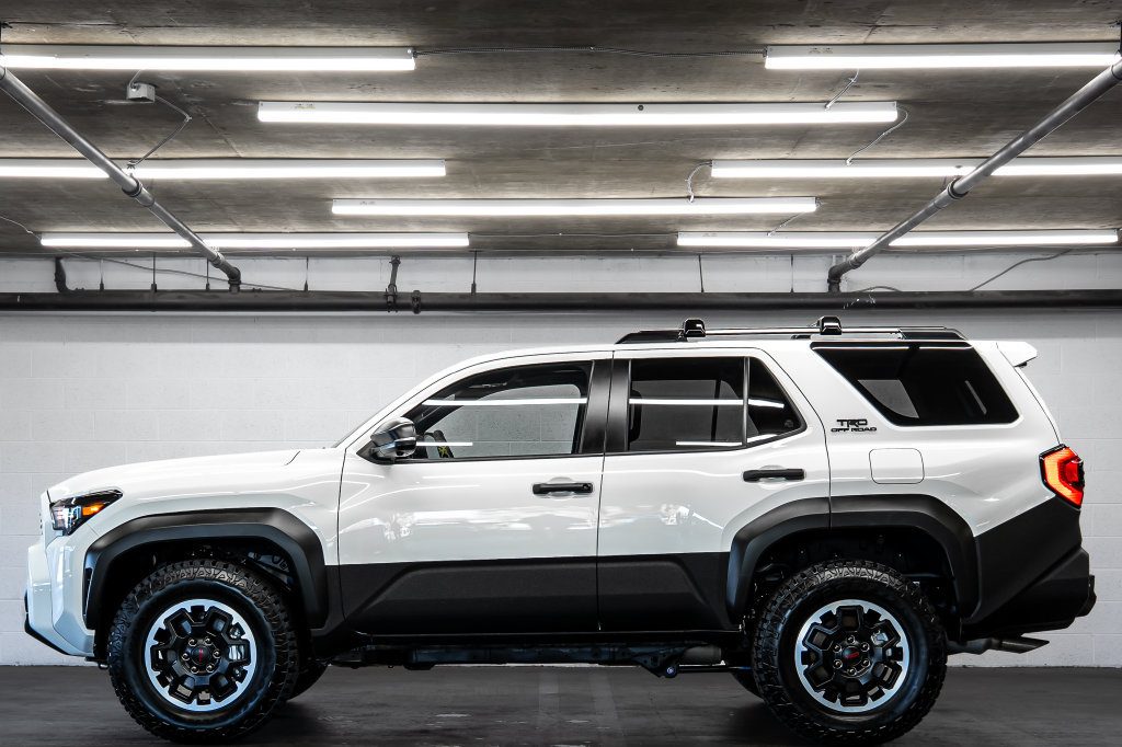Used 2025 Toyota 4Runner TRD Off-Road Premium AWD/4WD image 2