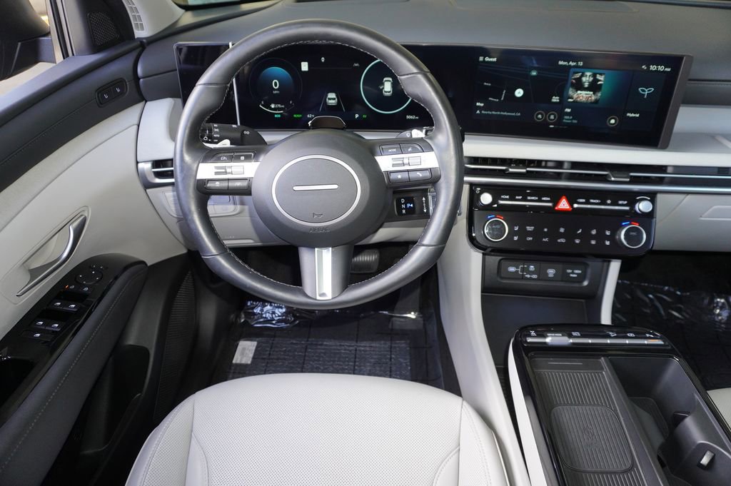 Used 2025 Hyundai Tucson Limited image 12