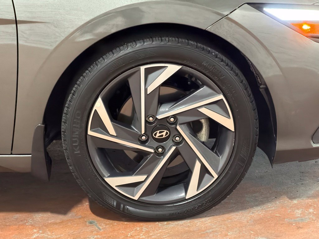 Used 2025 Hyundai Elantra Sport FWD image 9