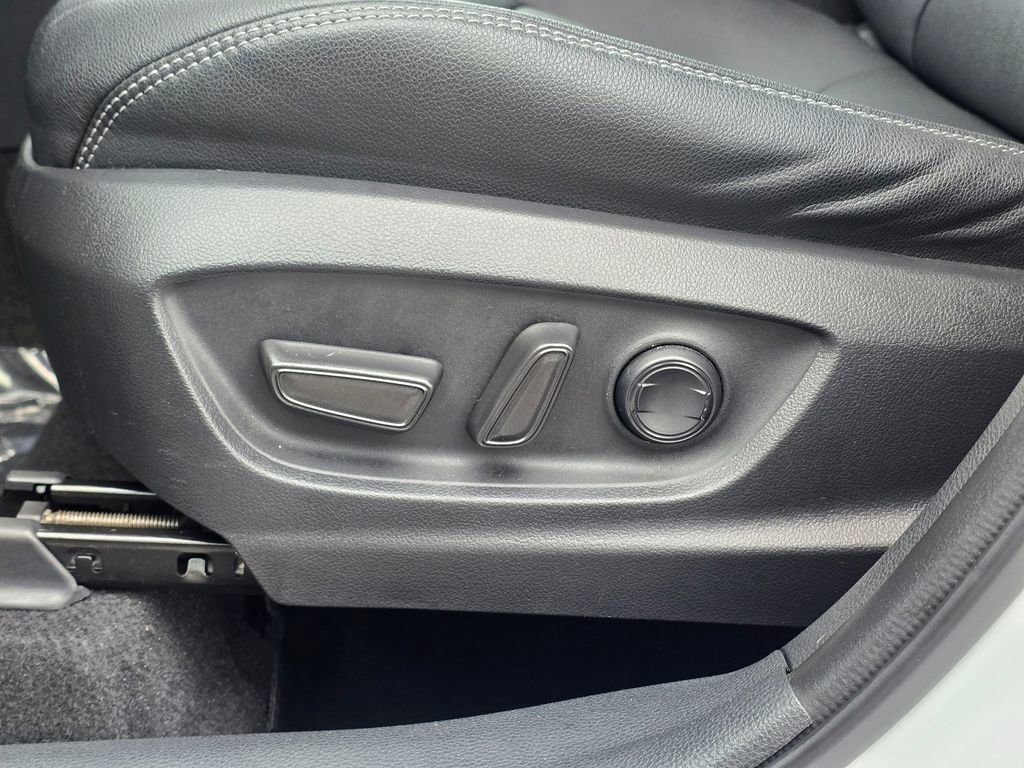 Used 2024 Toyota Corolla Cross XLE w/ Convenience Package image 26