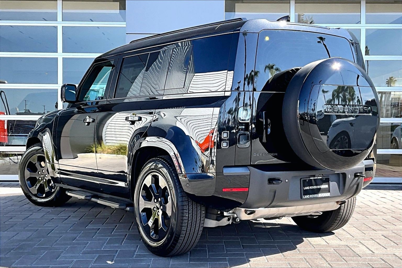 New 2026 Land Rover Defender 110 X-Dynamic SE image 3