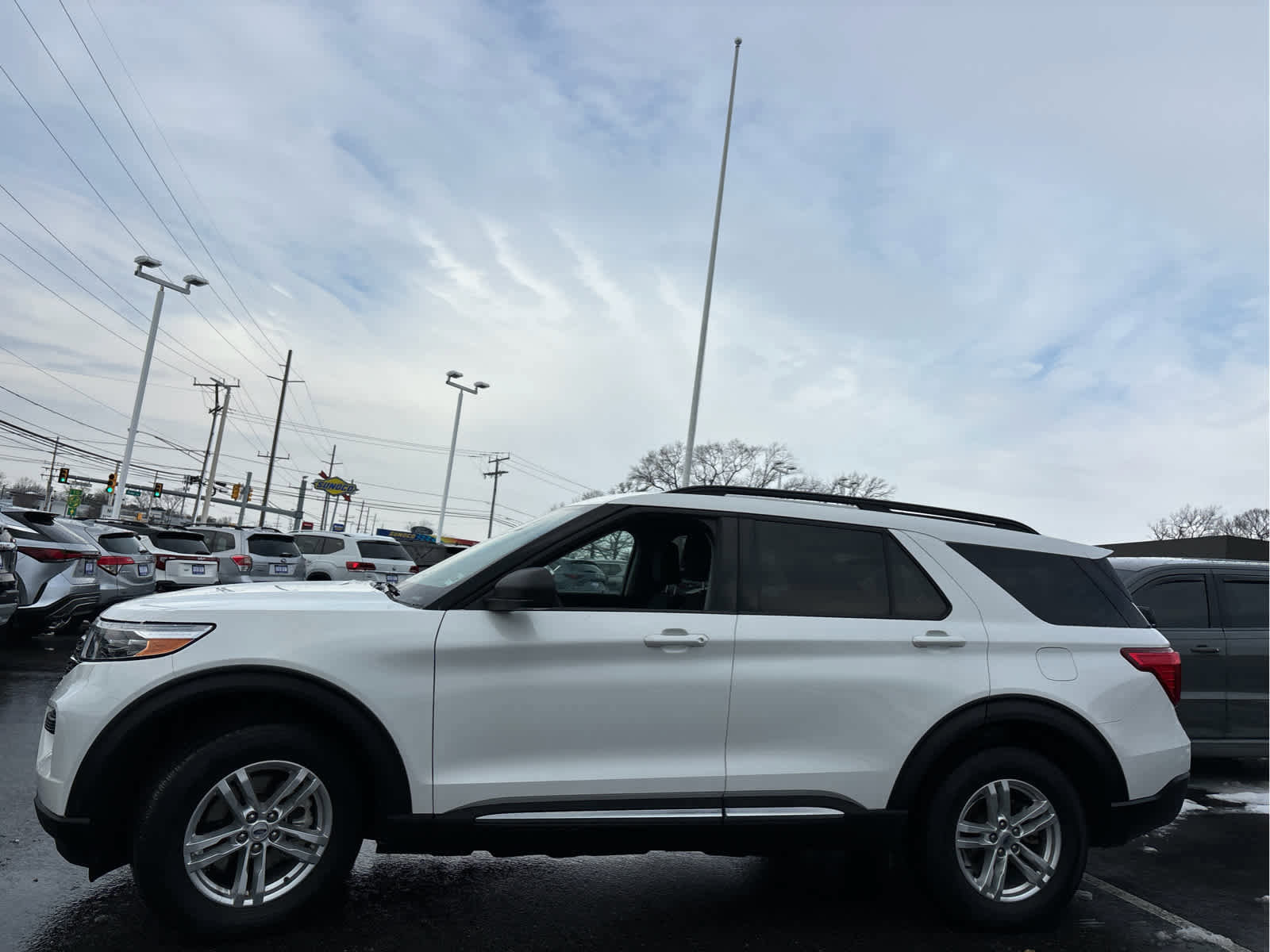 Used 2023 Ford Explorer XLT image 6