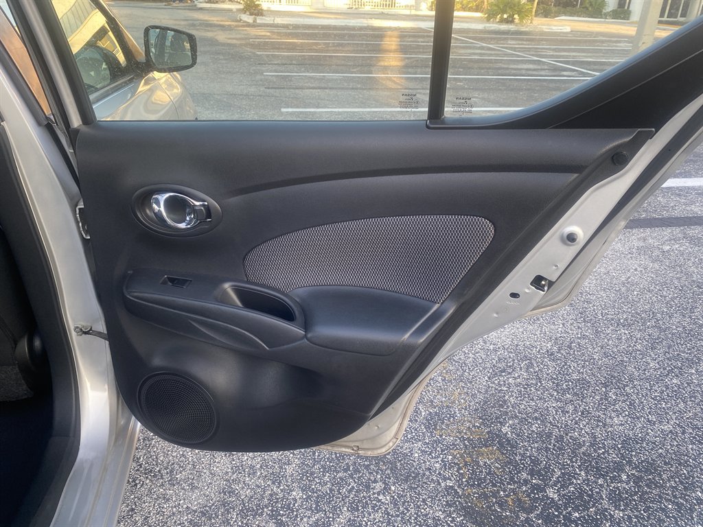 Used 2015 Nissan Versa SV image 11