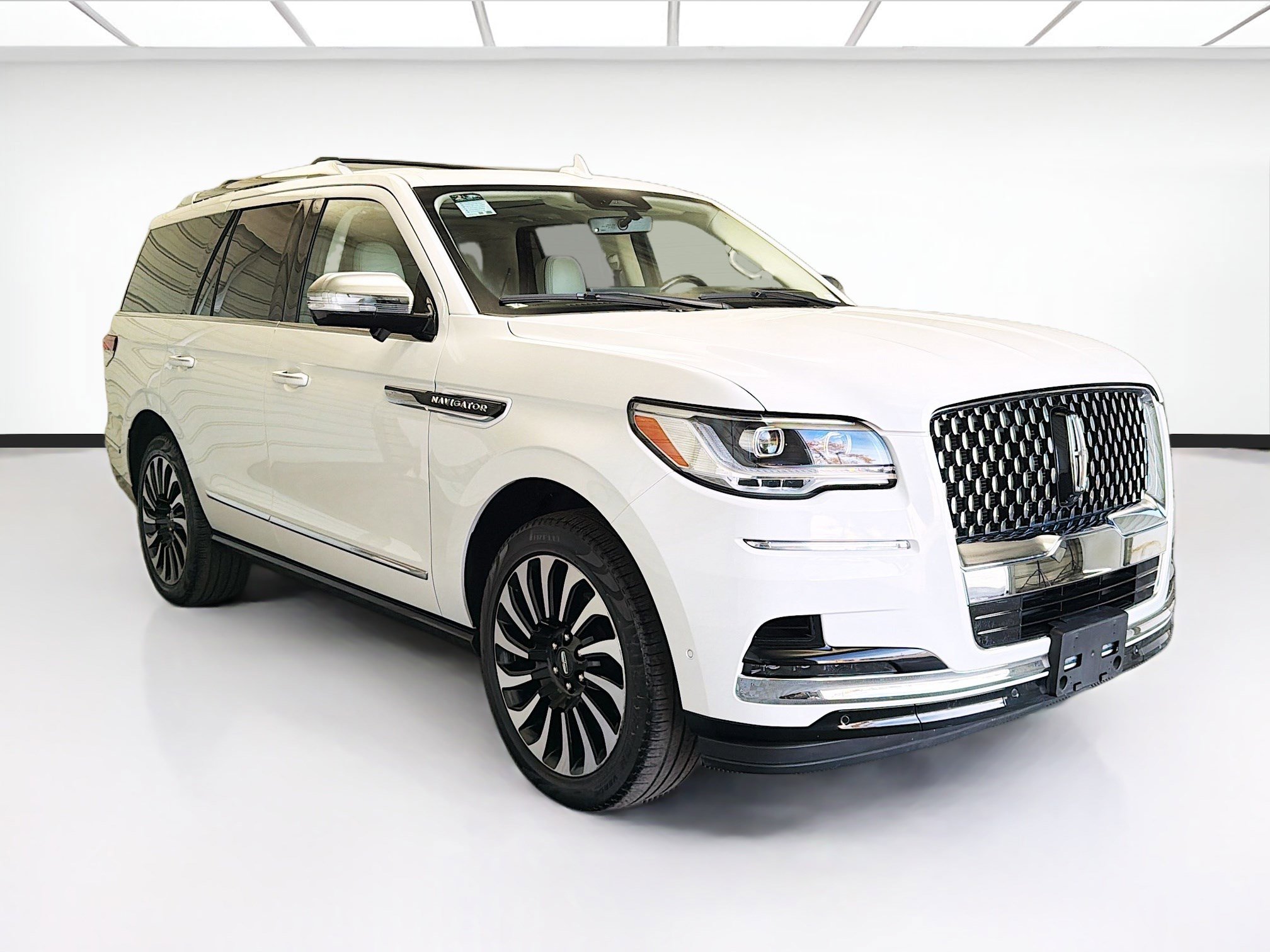 Used 2023 Lincoln Navigator Black Label image 3
