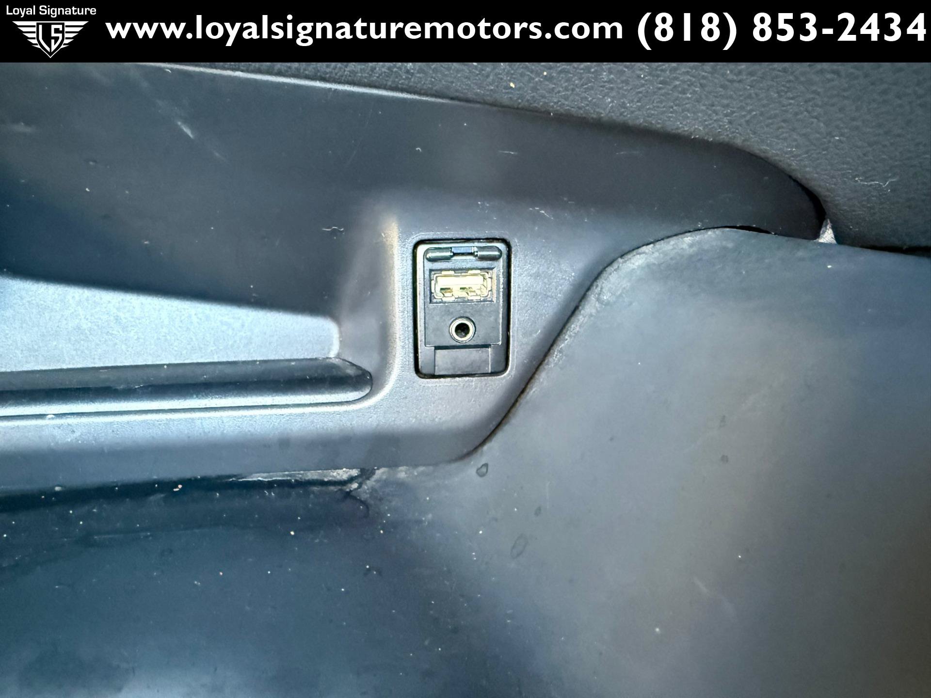 Used 2018 Toyota C-HR XLE FWD image 25