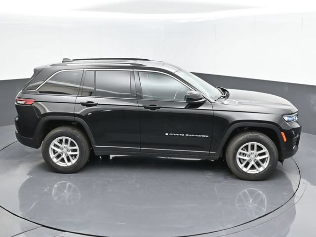 Used 2024 Jeep Grand Cherokee Laredo X AWD/4WD image 38