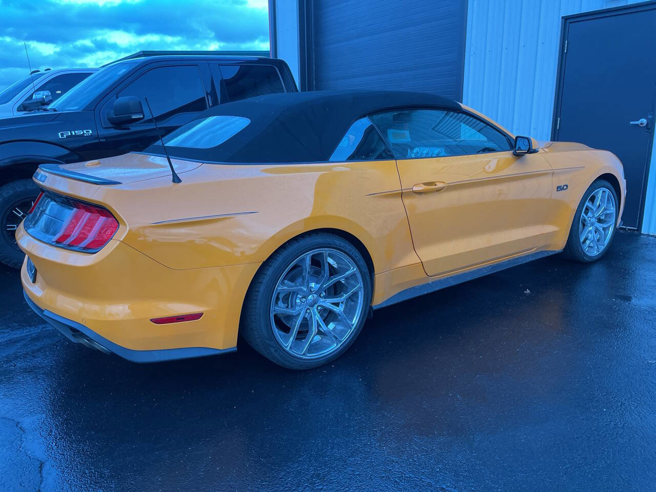 Used 2018 Ford Mustang GT Premium w/ Equipment Group 401A image 5