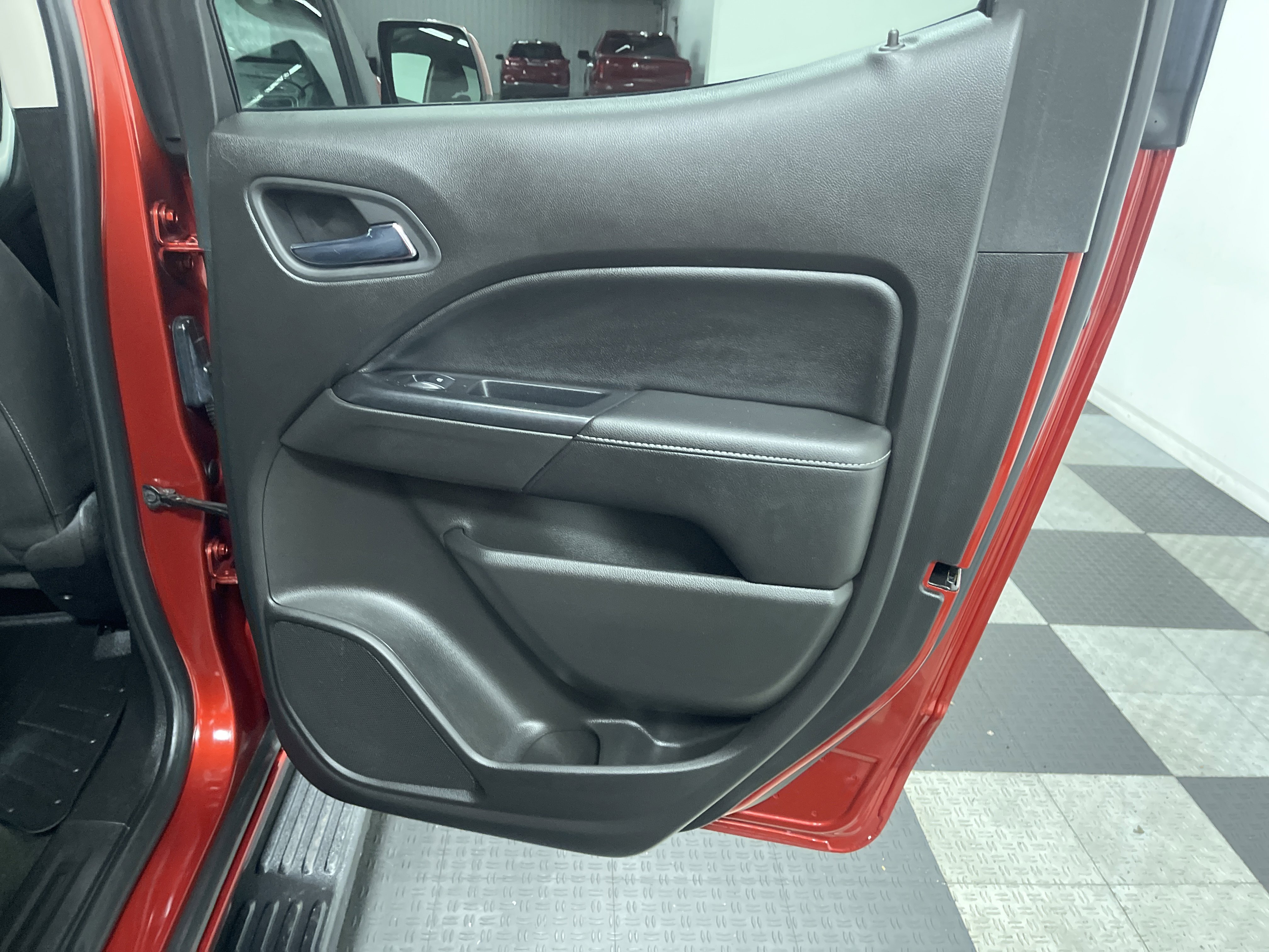 Used 2016 GMC Canyon SLE w/ SLE Convenience Package image 18