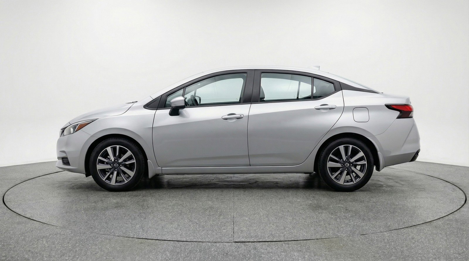 Used 2025 Nissan Versa SV FWD image 4