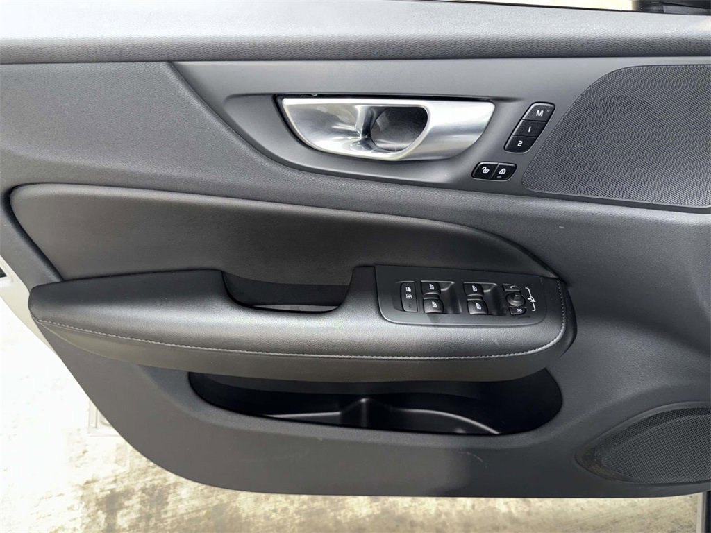 Used 2024 Volvo S60 B5 Plus image 19