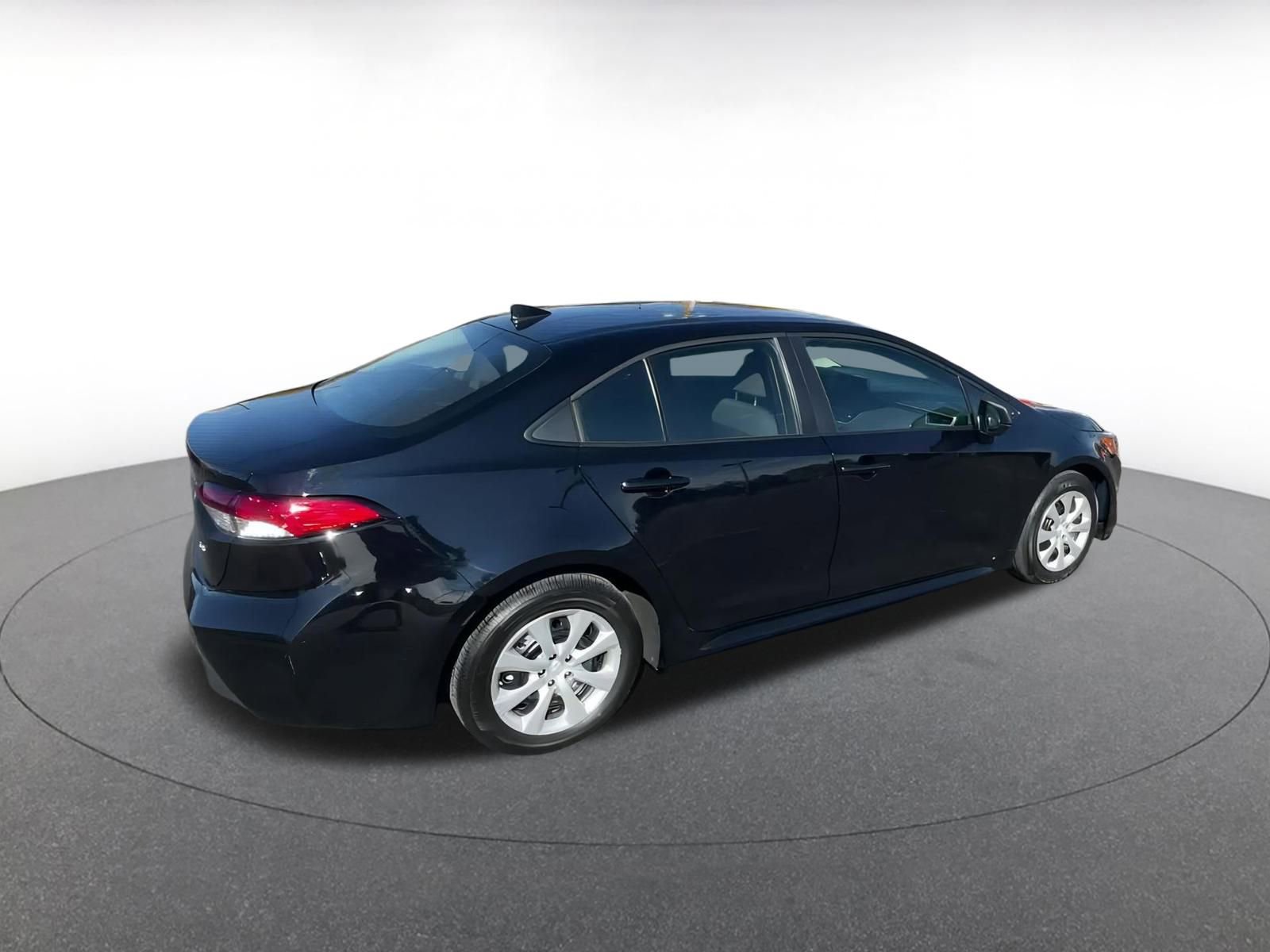 Used 2025 Toyota Corolla LE image 14