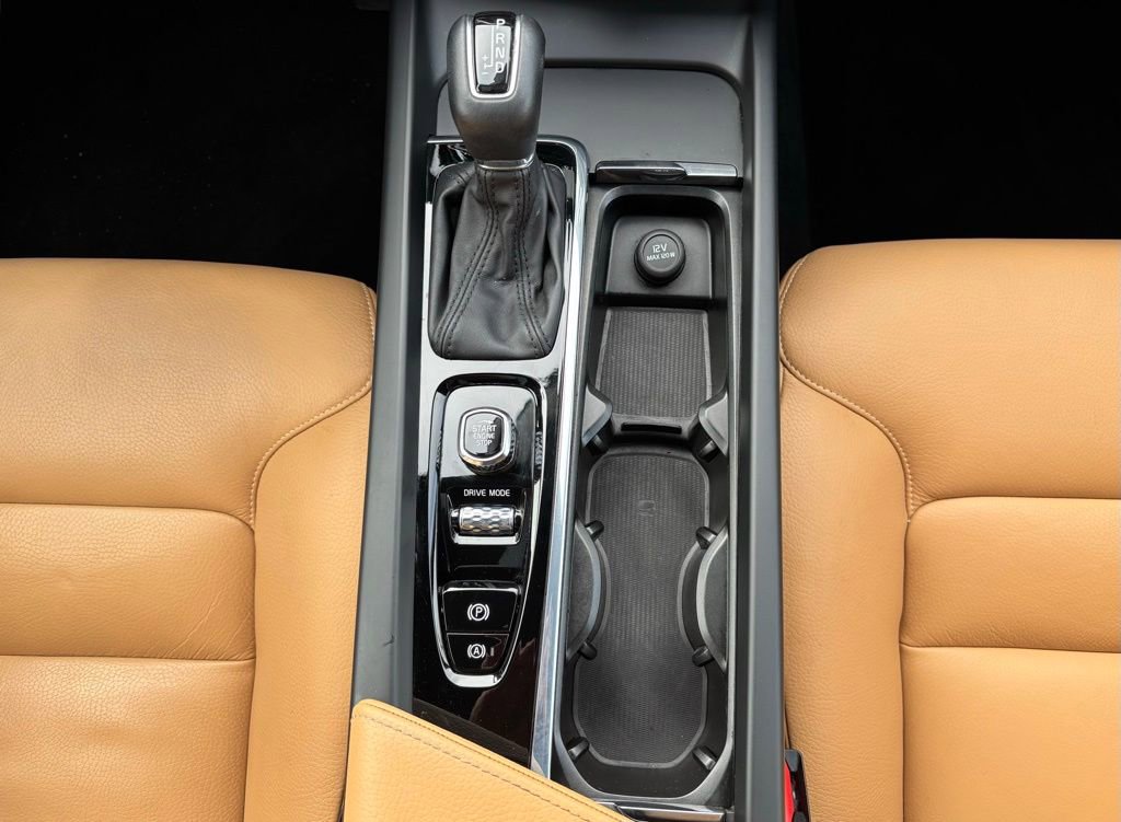 Used 2020 Volvo XC60 T5 Momentum image 29