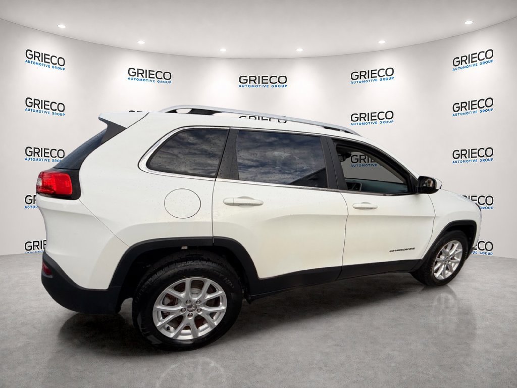 Used 2017 Jeep Cherokee Latitude w/ Cold Weather Group AWD/4WD image 5