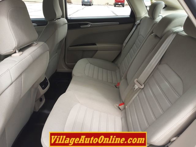 Used 2020 Ford Fusion SE image 29