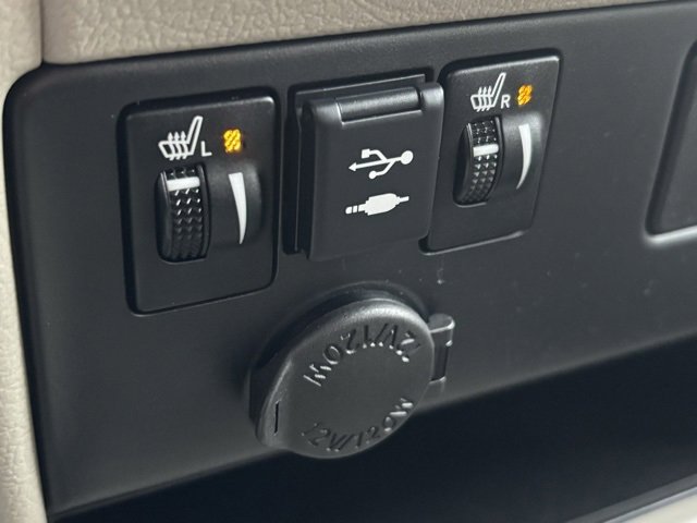Used 2020 Toyota Sienna XLE w/ XLE Navigation Package image 31