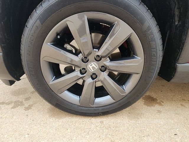 Used 2025 Honda Pilot Sport image 11