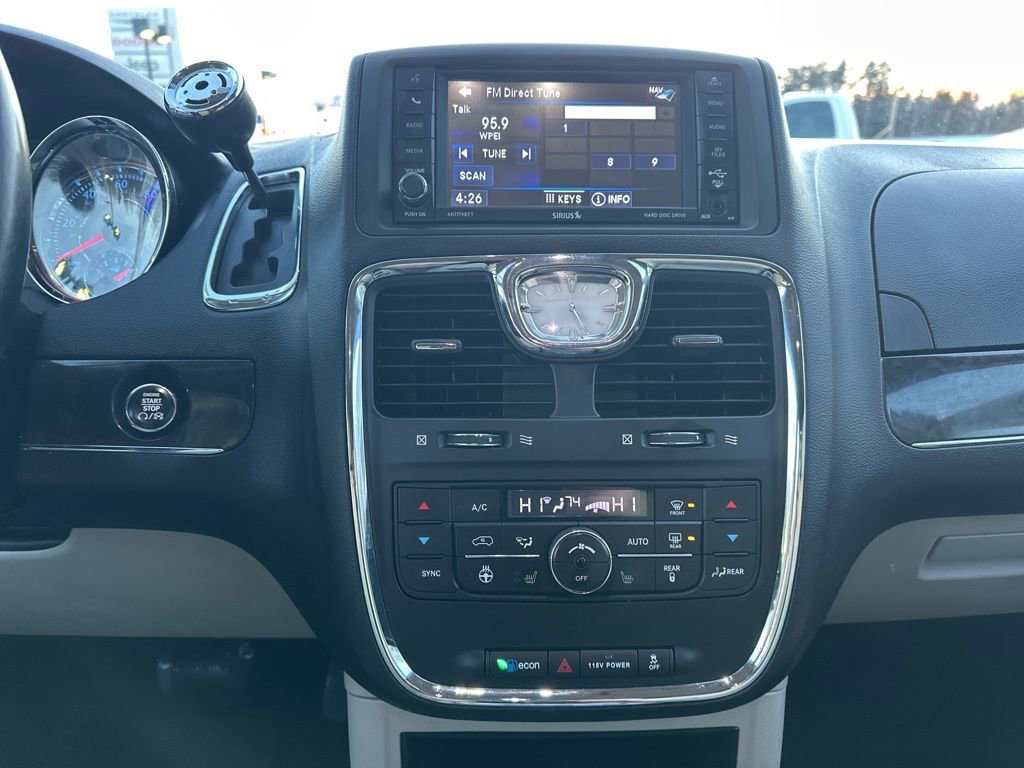 Used 2016 Chrysler Town & Country Touring w/ Driver Convenience Group image 20